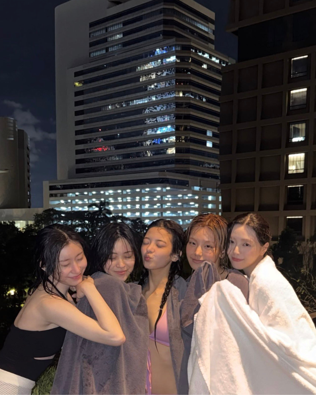 ITZY's Ryujin Shares Fun Poolside Moments with Fellow Members on Instagram