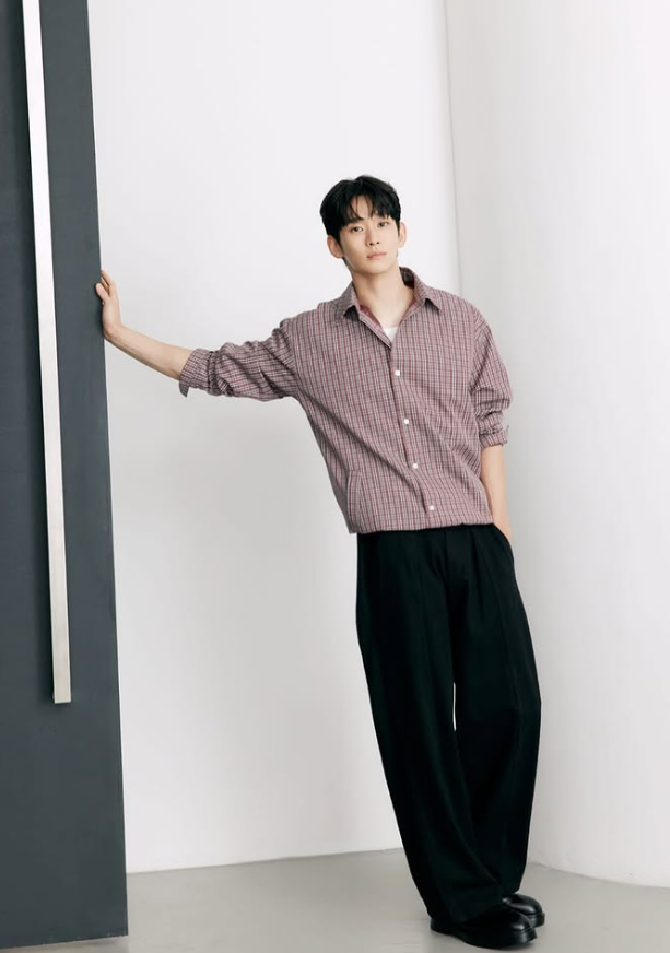 KIM SOO HYUN VIA INSTAGRAM BENCH