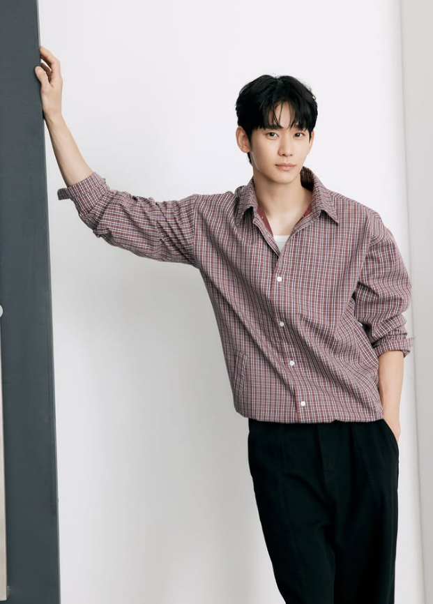 KIM SOO HYUN VIA INSTAGRAM BENCH