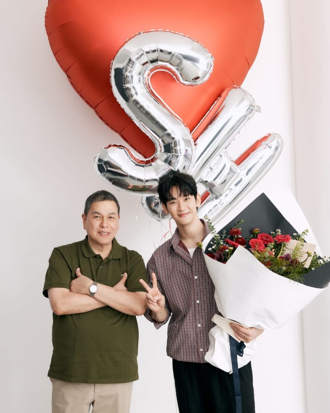 KIM SOO HYUN VIA INSTAGRAM BENCH