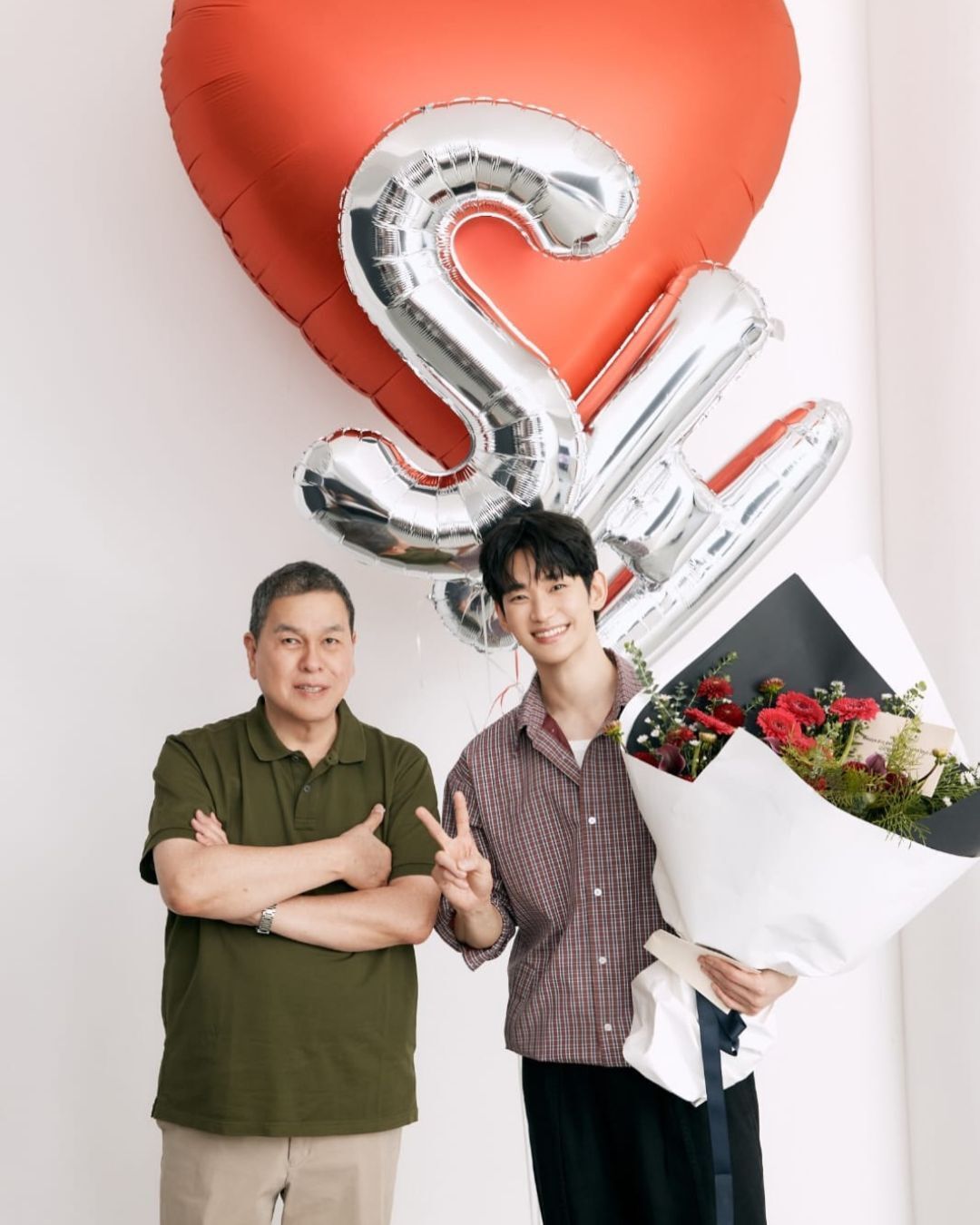 KIM SOO HYUN VIA INSTAGRAM BENCH